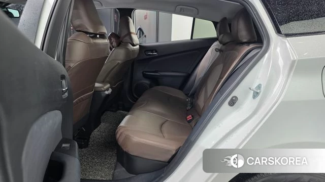 Toyota Prius 4th Generation 2021 Белый из Кореи, фото 2