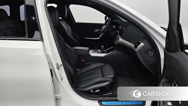 BMW 3 Series (G20) 2022 Белый из Кореи, фото 2