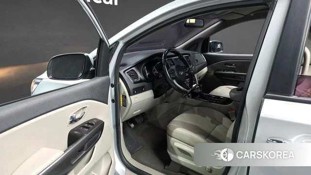 Kia The New Carnival 2018 Серебряный из Кореи, фото 2