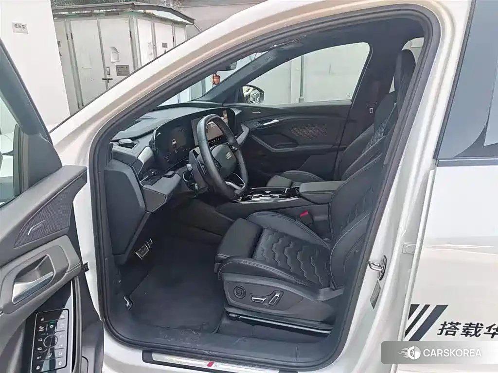 Audi Q6L 2025 Белый из Китая, фото 2