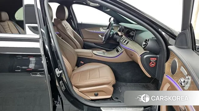 Mercedes-Benz E-Class W213 2021 Черный из Кореи, фото 2