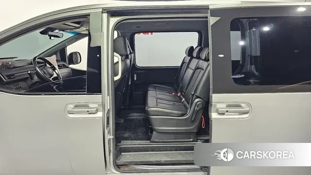 Hyundai Staria 2022 Серебристо-серый из Кореи, фото 2