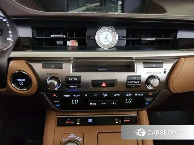 Lexus New ES300h 2018 Серый из Кореи, фото 2