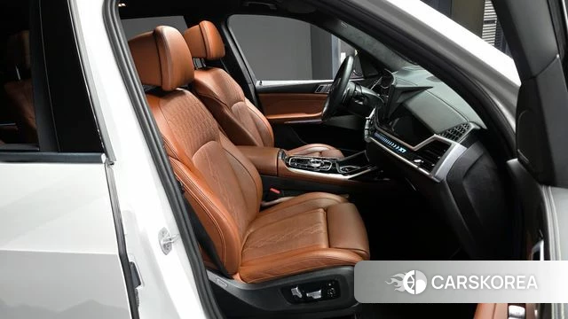 BMW X7 (G07) 2024 Белый из Кореи, фото 2