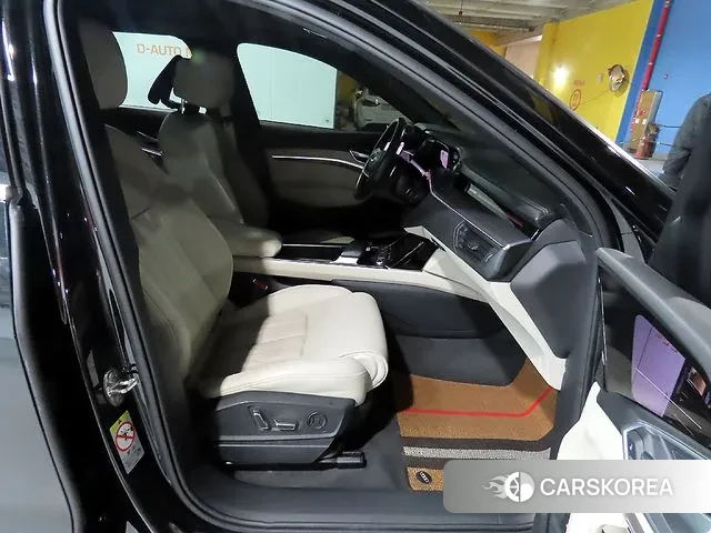 Audi e-Tron 2020 Черный из Кореи, фото 2