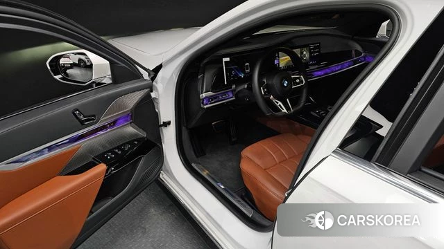 BMW 7 Series (G70) 2024 Белый из Кореи, фото 2