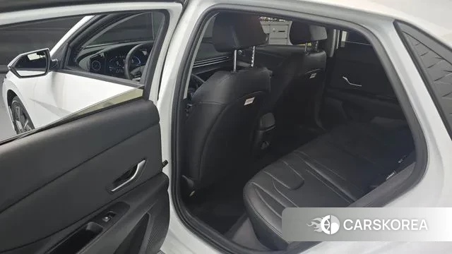 Hyundai The New Avante (CN7) 2024 Белый из Кореи, фото 2