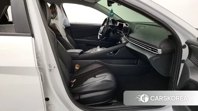 Hyundai The New Avante (CN7) 2023 Белый из Кореи, фото 2