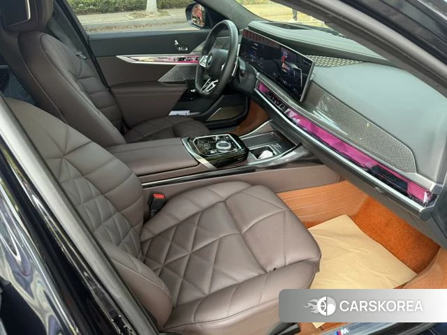 BMW 7 series 2023 Черный из Китая, фото 2