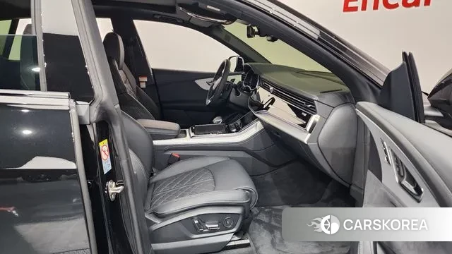 Audi Q8 (4M) 2025 Черный из Кореи, фото 2