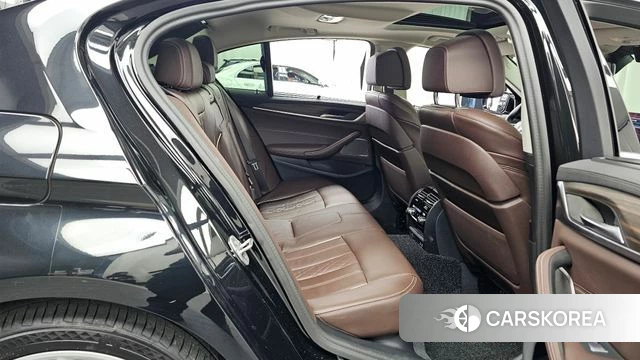 BMW 5 Series (G30) 2023 Черный из Кореи, фото 2