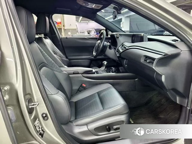Lexus UX 2020 Серебристо-серый из Китая, фото 2