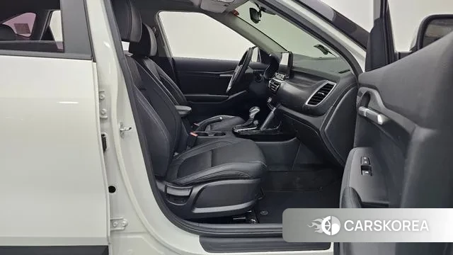 Kia Seltos 2022 Белый из Кореи, фото 2