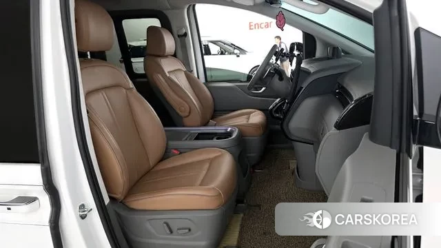 Hyundai Staria 2023 Белый из Кореи, фото 2