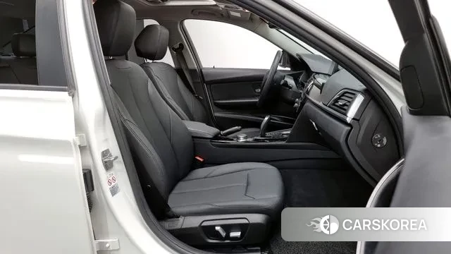 BMW 3 Series (F30) 2018 Белый из Кореи, фото 2