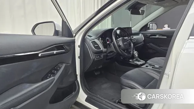 Kia Seltos 2022 Белый из Кореи, фото 2