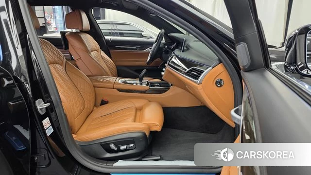 BMW 7 Series (G11) 2021 Черный из Кореи, фото 2