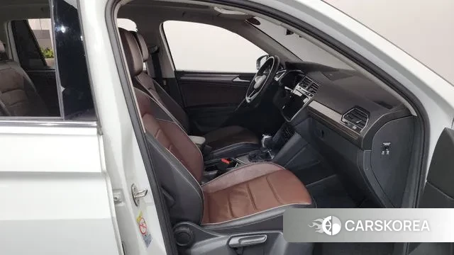 Volkswagen Tiguan Allspace 2022 Белый из Кореи, фото 2