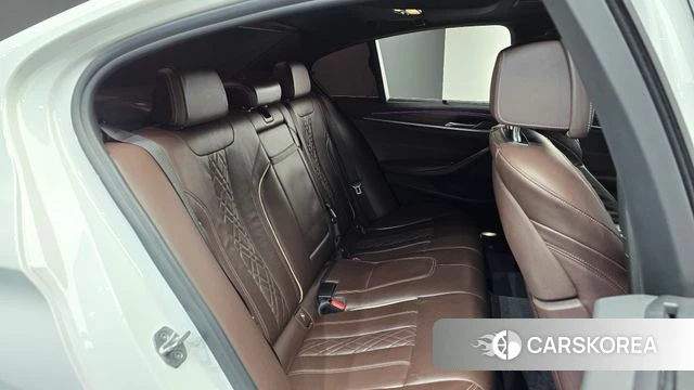 BMW 5 Series (G30) 2018 Белый из Кореи, фото 2
