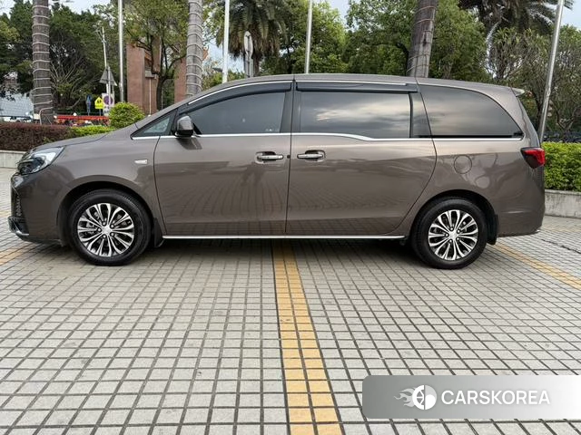 Buick GL8 2023 Коричневый из Китая, фото 2