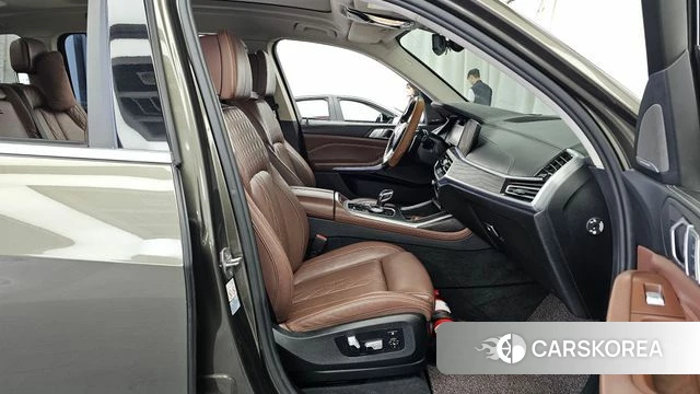 BMW X7 (G07) 2021 Коричневый из Кореи, фото 2