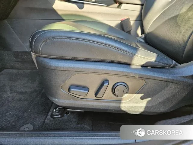 Kia Sportage 5th Generation Hybrid 2023 Белый из Кореи, фото 2