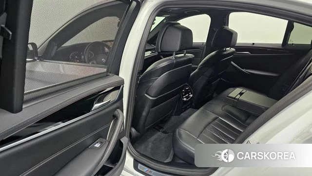 BMW 5 Series (G30) 2023 Белый из Кореи, фото 2