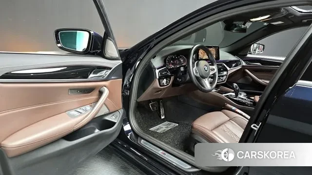 BMW 5 Series (G30) 2022 Черный из Кореи, фото 2