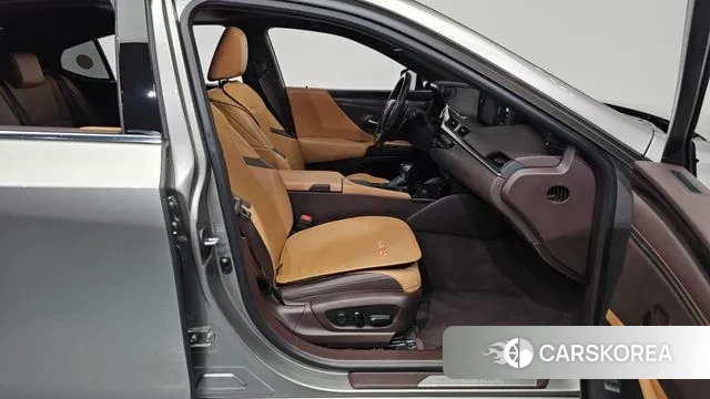 Lexus ES300h 7th generation 2020 Серебристо-серый из Кореи, фото 2