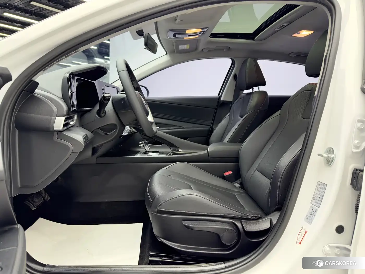 Hyundai Elantra 2023 Белый из Китая, фото 2