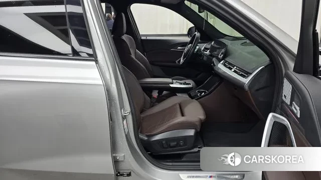 BMW X1 (U11) 2023 Серебристо-серый из Кореи, фото 2