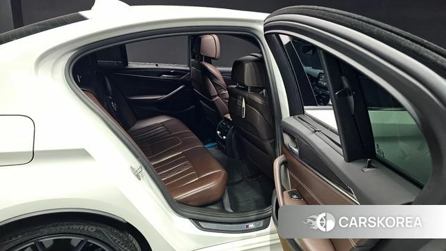 BMW 5 Series (G30) 2018 Белый из Кореи, фото 2