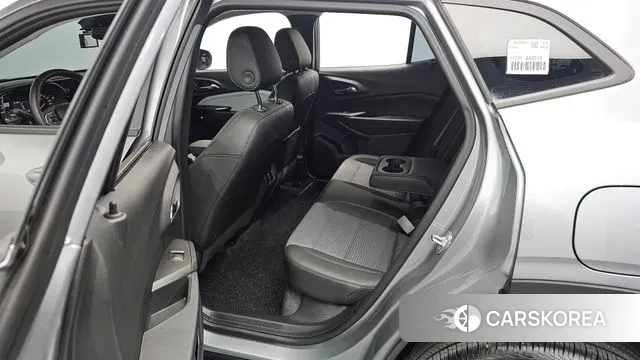 Chevrolet (GM Daewoo) Trax Crossover 2024 Серебристо-серый из Кореи, фото 2