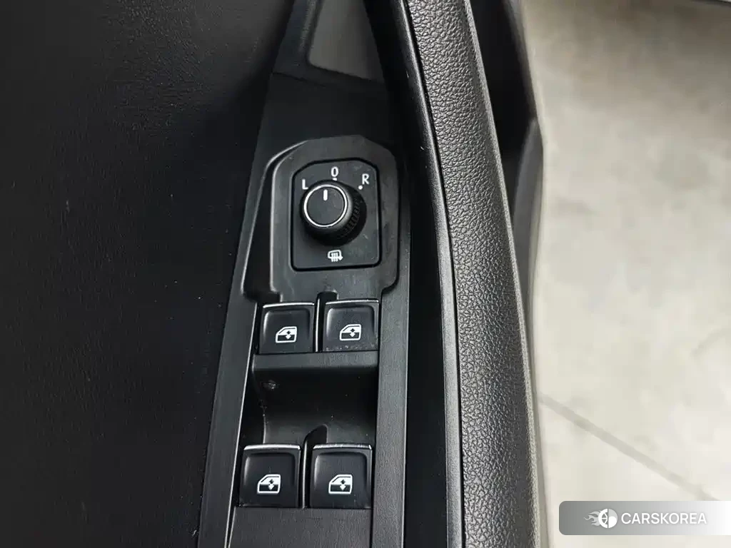 Skoda Krok 2023 Белый из Китая, фото 2