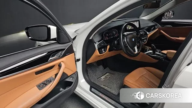 BMW 5 Series (G30) 2019 Белый из Кореи, фото 2