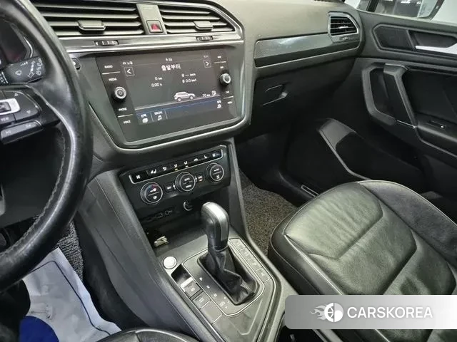 Volkswagen Tiguan Allspace 2020 Белый из Кореи, фото 2