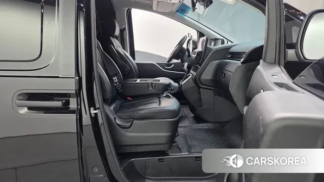 Hyundai Staria 2023 Черный из Кореи, фото 2