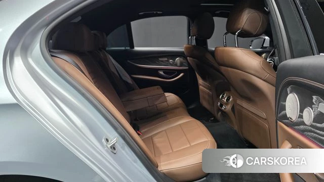 Mercedes-Benz E-Class W213 2022 Серебристо-серый из Кореи, фото 2