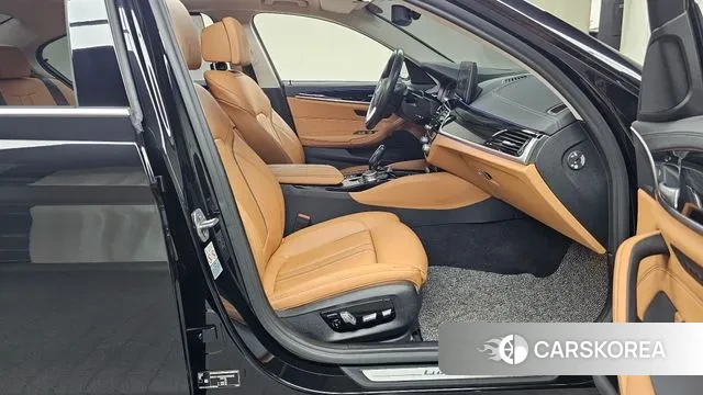 BMW 5 Series (G30) 2022 Черный из Кореи, фото 2