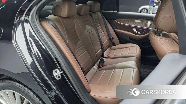 Mercedes-Benz E-Class W213 2021 Черный из Кореи, фото 2