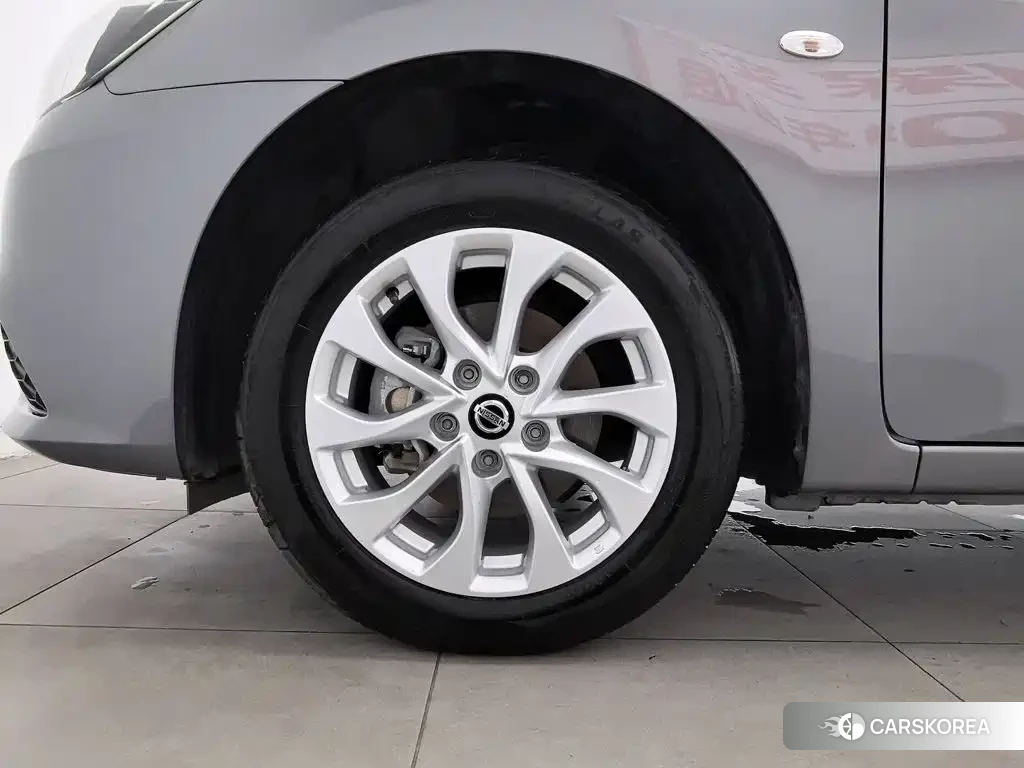Nissan Sylphy 2025 Silver/gray из Китая, фото 2