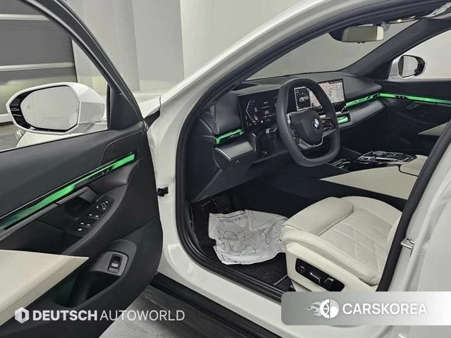 BMW 5 Series (G60) 2025 Белый из Кореи, фото 2