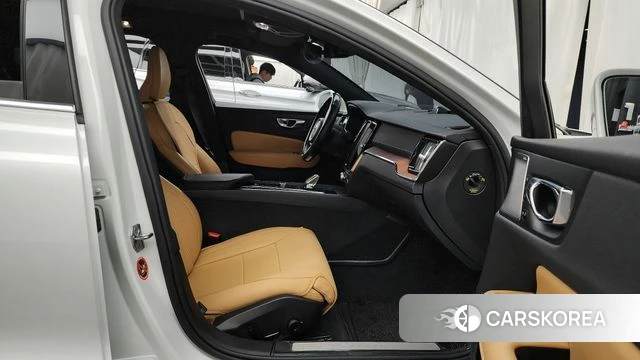 Volvo S60 3rd generation 2020 Белый из Кореи, фото 2