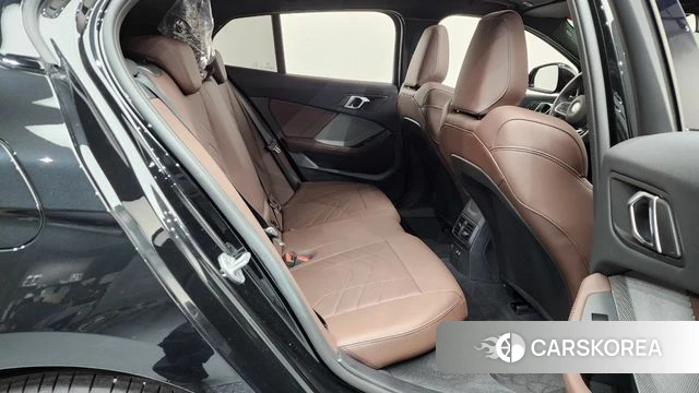BMW 1 Series (F70) 2025 Черный из Кореи, фото 2