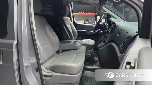 Hyundai The New Grand Starex 2018 Серебристо-серый из Кореи, фото 2