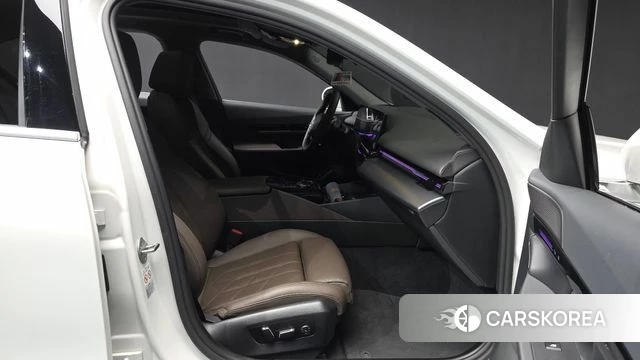 BMW 5 Series (G60) 2023 Белый из Кореи, фото 2