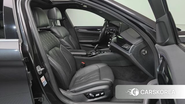 BMW 5 Series (G30) 2018 Серый из Кореи, фото 2