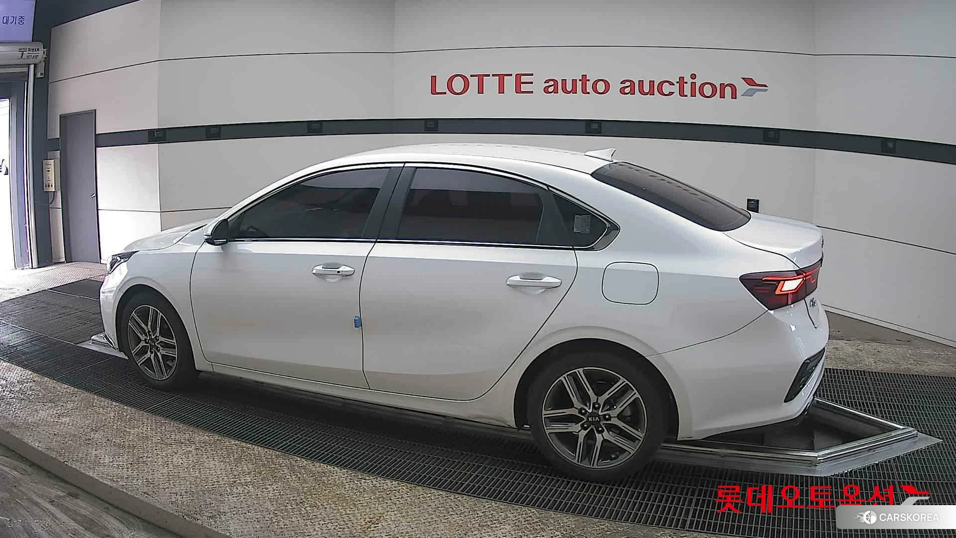 Kia K3 2020 Snow White Pearl из Кореи, фото 2