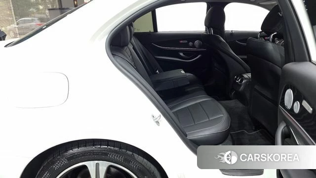 Mercedes-Benz E-Class W213 2018 Белый из Кореи, фото 2