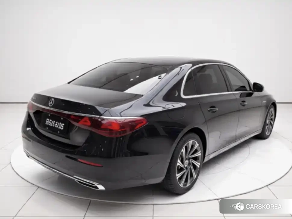 Mercedes-Benz E-Class 2025 Черный из Китая, фото 2